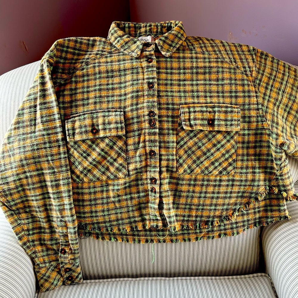 BDG Cropped button down flannel; NWOT.